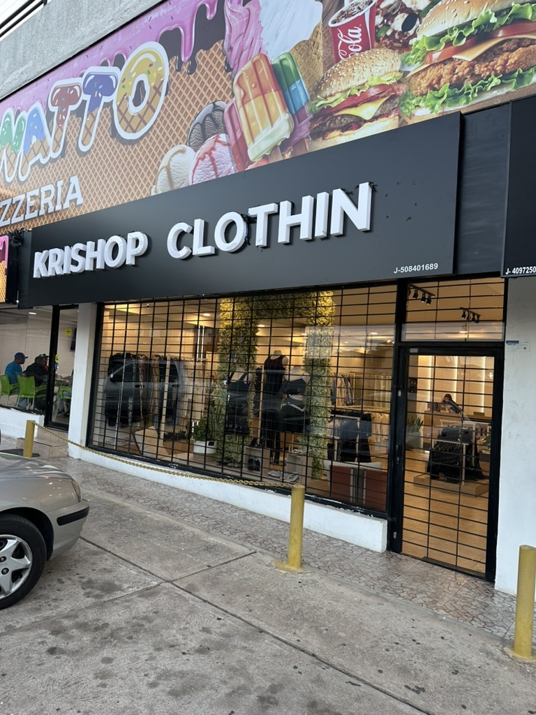 Fachada de Krishop fotografiada por Pedro